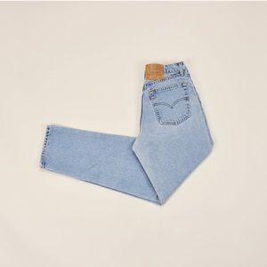 SALE 🔴 Vintage High-Waisted Levi’s - Light Wash